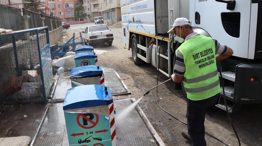 Siirt&rsquo;te &ccedil;&ouml;p konteynırları dezenfekte ediliyor