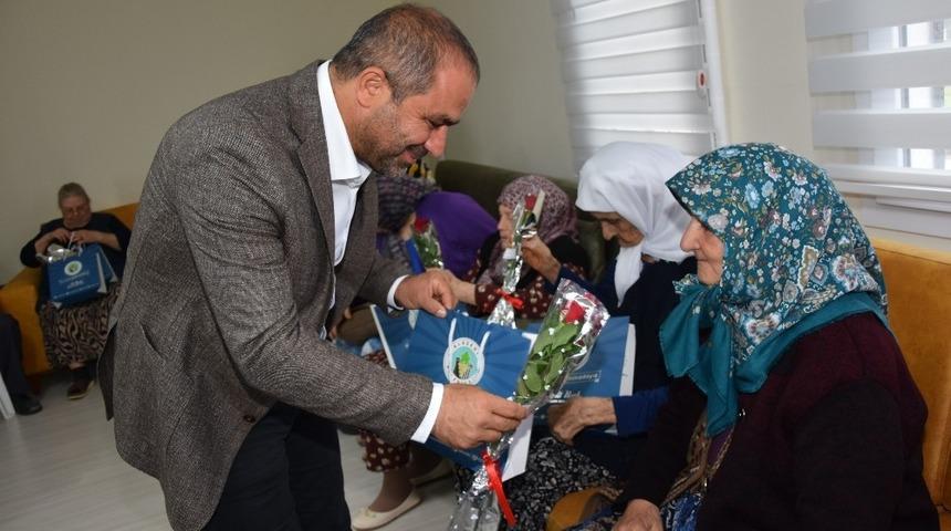 Başkan Uçak ’Yaşlılar Günü’nü kutladı