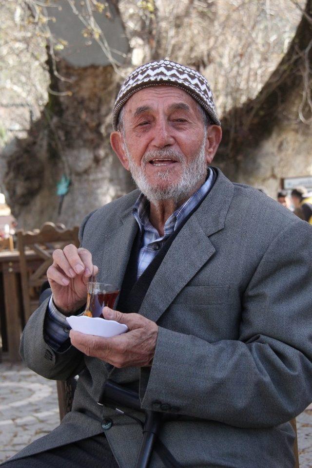 Foça ve Buca’da Yaşlılar Günü unutulmadı