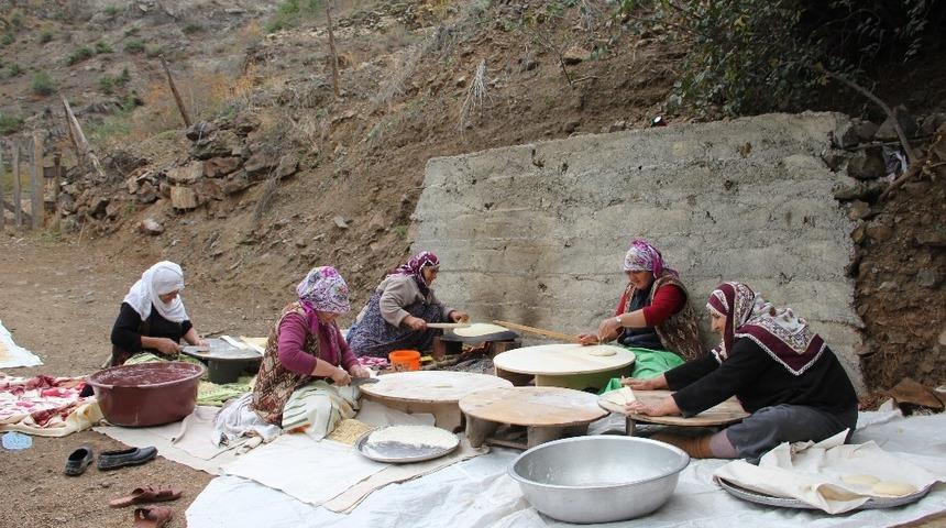 Köyde kadınların kış hazırlığı