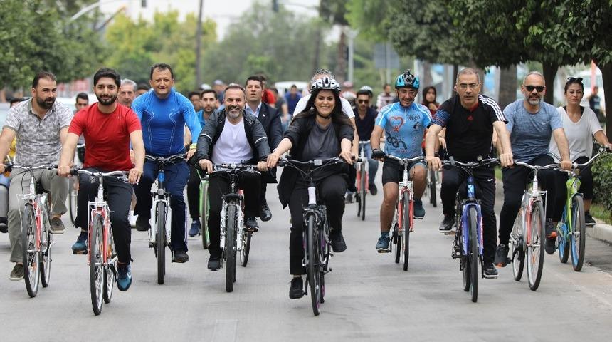 Jülide Sarıeroğlu pedal çevirdi