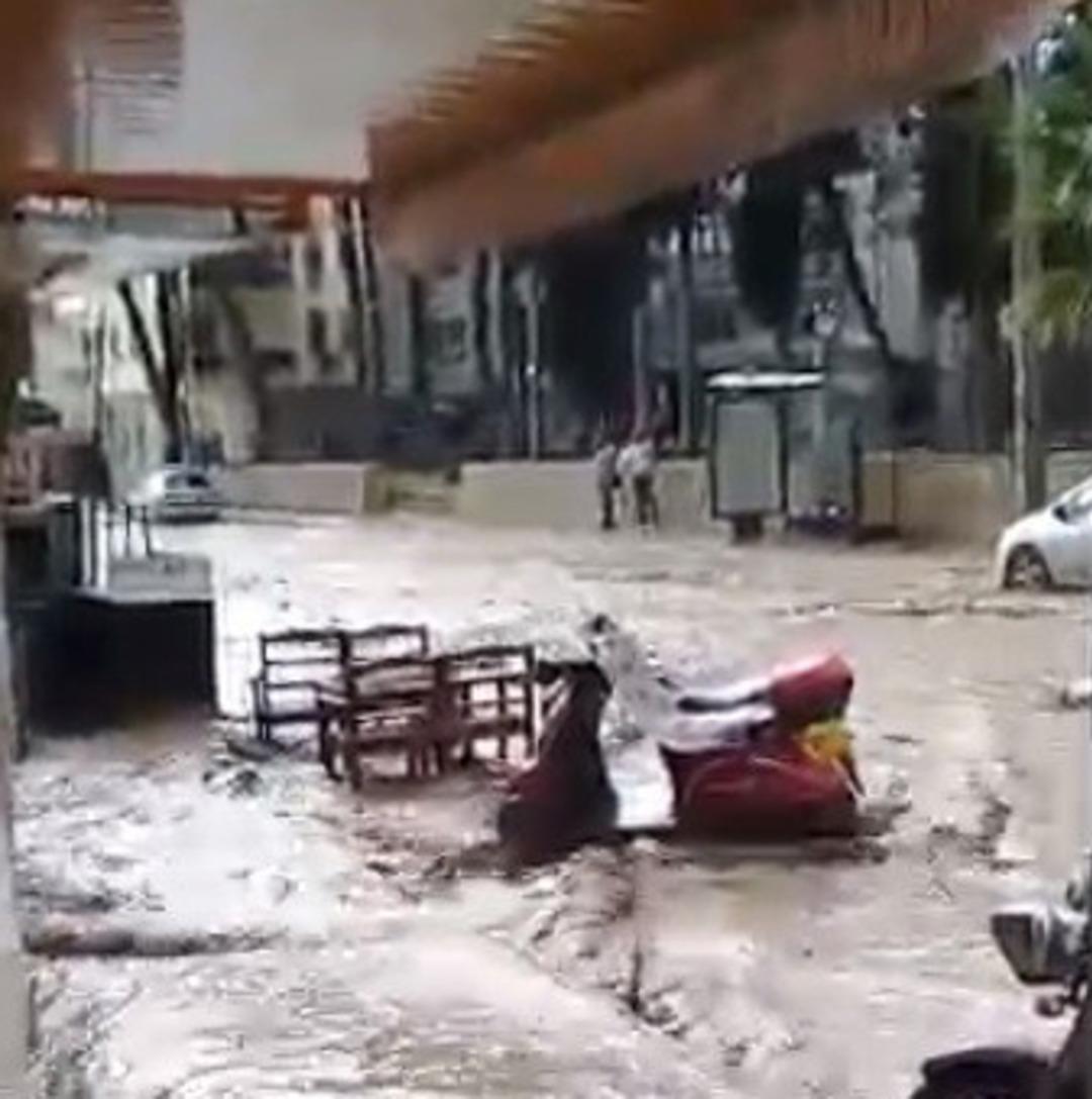 İzmir dakikalar i&ccedil;inde bu hale geldi