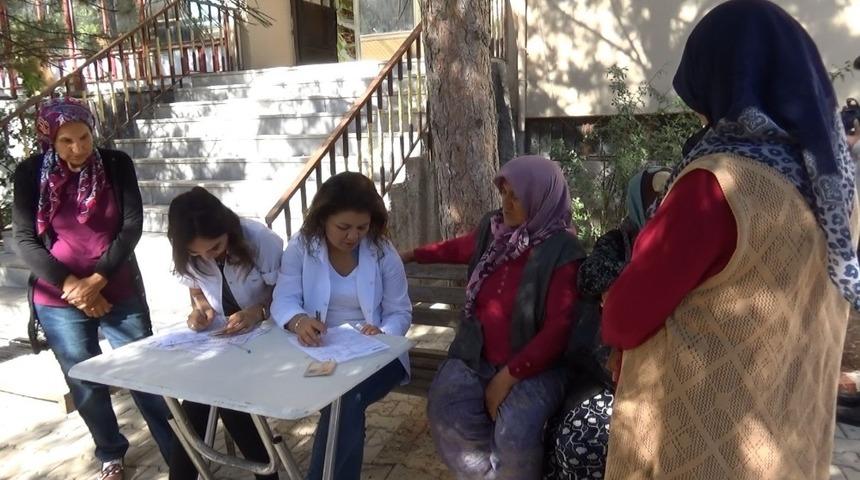 Kadınlar kanser taramasından ge&ccedil;ti