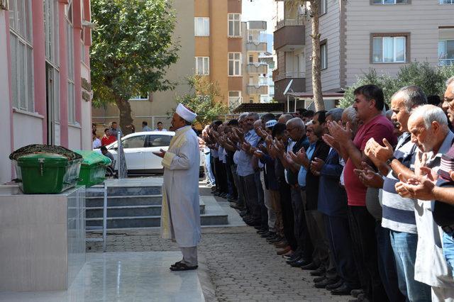 Adıyaman'da kazada ölen anne- kız toprağa verildi