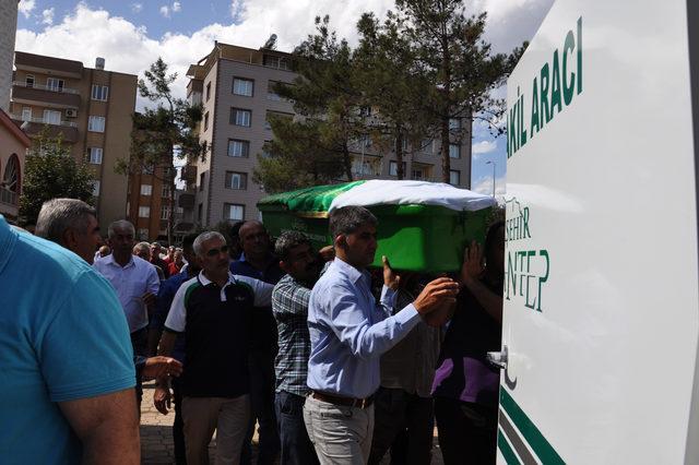 Adıyaman'da kazada ölen anne- kız toprağa verildi