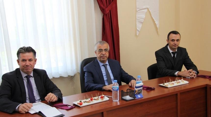 Rekt&ouml;r Şeng&ouml;r&uuml;r: "&Ouml;ğrencileri &ccedil;ok iyi anlamamız lazım"