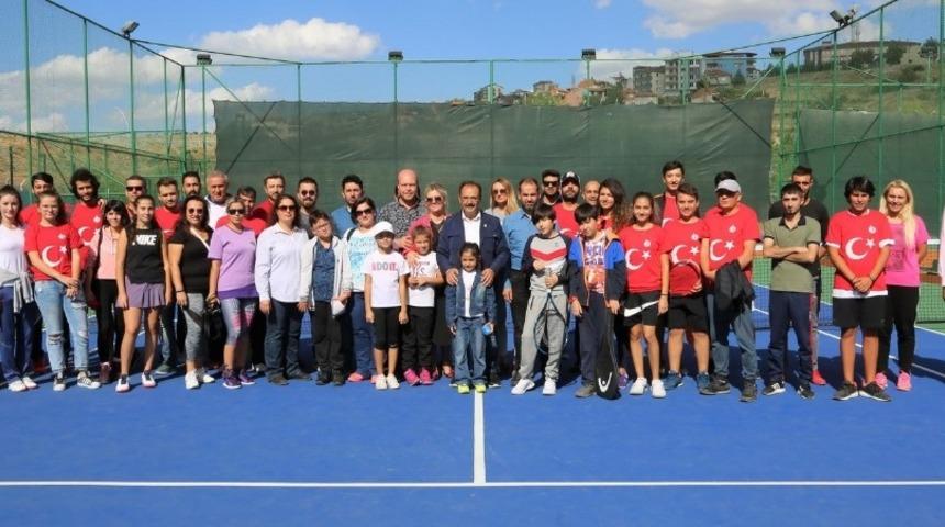 Uşak Belediyesi Tenis Turnuvası başladı