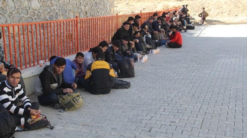 Başkale&rsquo;de 161 yabancı uyruklu ka&ccedil;ak şahıs yakalandı