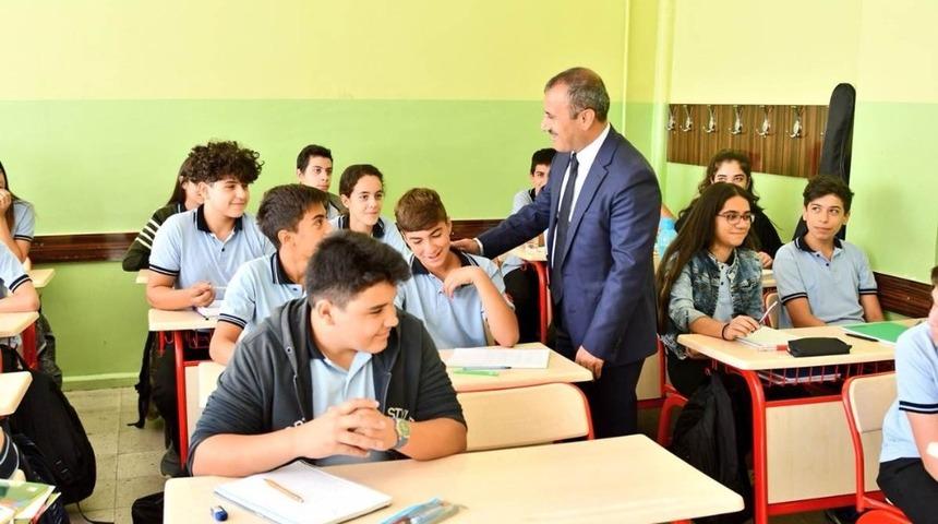 Vali Sonel&rsquo;den okul ziyareti