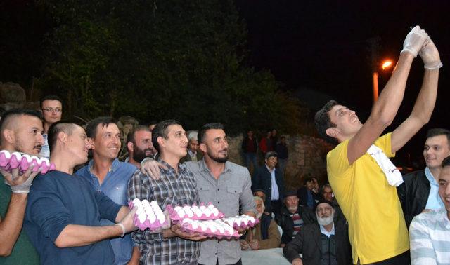 Damat ve sağdıcın başında 900 yumurta kırdılar 4
