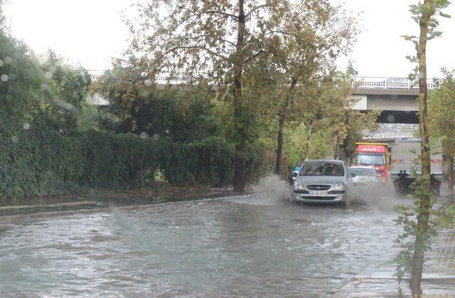 İzmir'deki sağanakta hastaneyi su bastı (3)