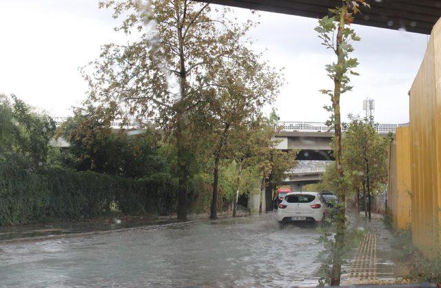 İzmir'deki sağanakta hastaneyi su bastı (3)