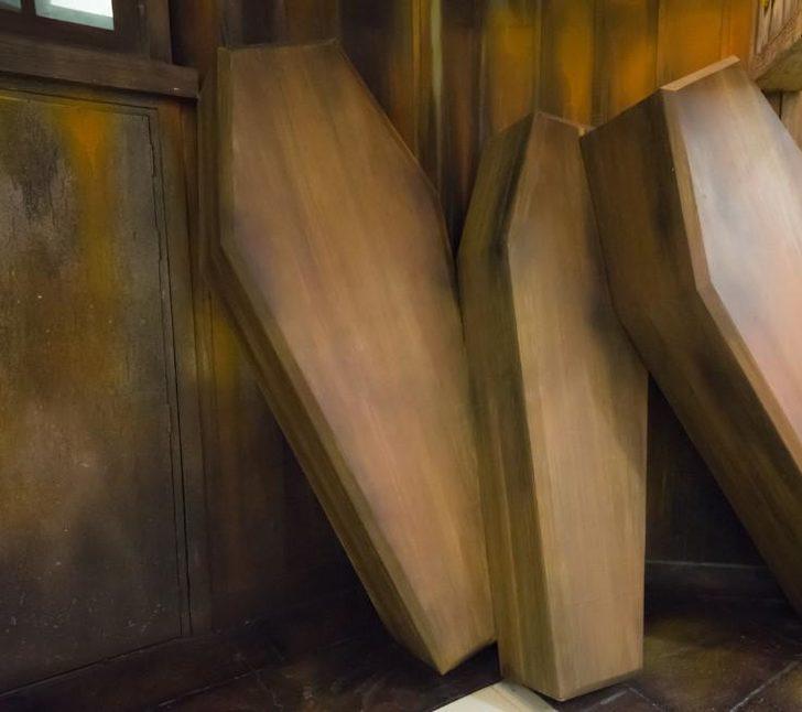 Bu tabutun içerisine girene para veriyorlar  G5