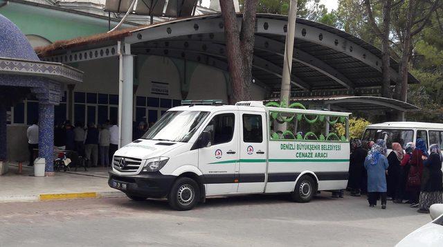 Yangında ölen Mustafa toprağa verildi, ikizinin tedavisi sürüyor