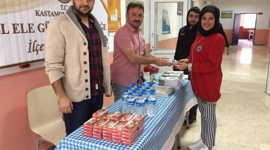 Polisten &uuml;niversiteli &ouml;ğrencilere &ldquo;El Ele G&uuml;venliği Geleceğe&rdquo; bilgilendirmesi