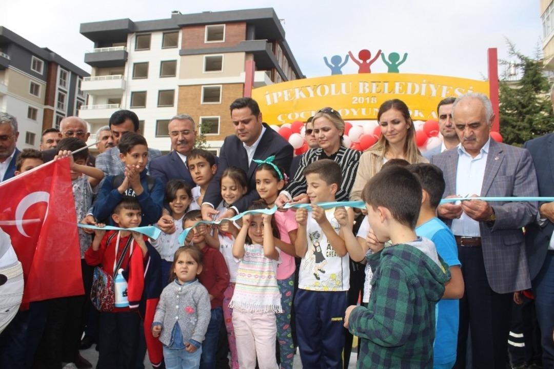 İpekyolu&rsquo;nun &lsquo;&Ccedil;ocuk Oyun Sokağı&rsquo; g&ouml;z kamaştırıyor