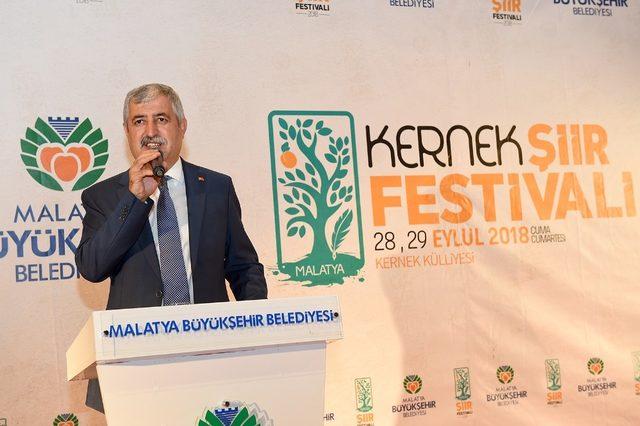 Kernek şiir festivali dolu dolu geçti