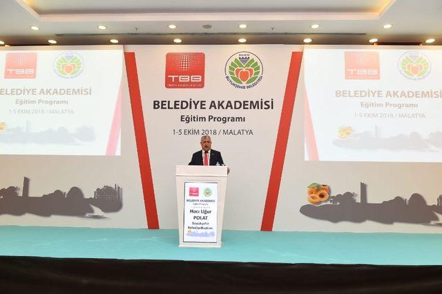 Belediye personelleri akademide