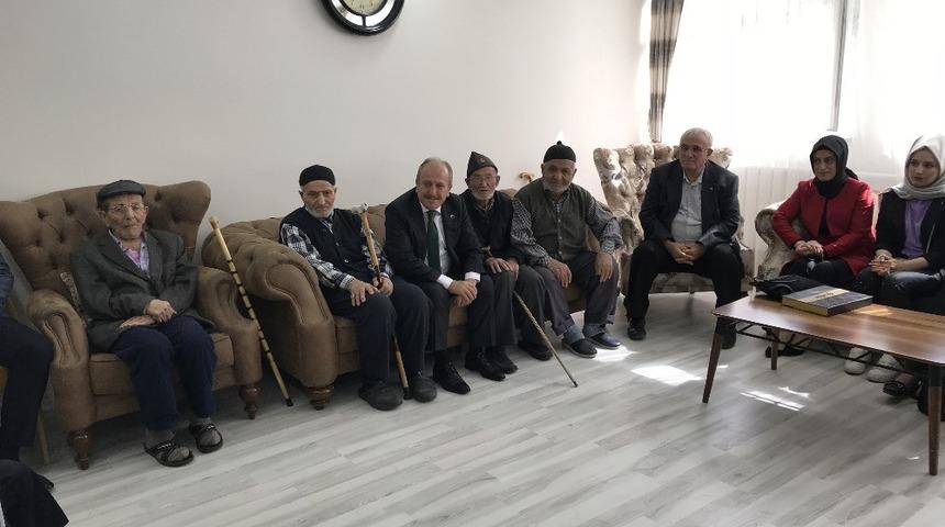 Karadağ huzurevi sakinlerinin ellerini &ouml;p&uuml;p hayır dualarını aldı