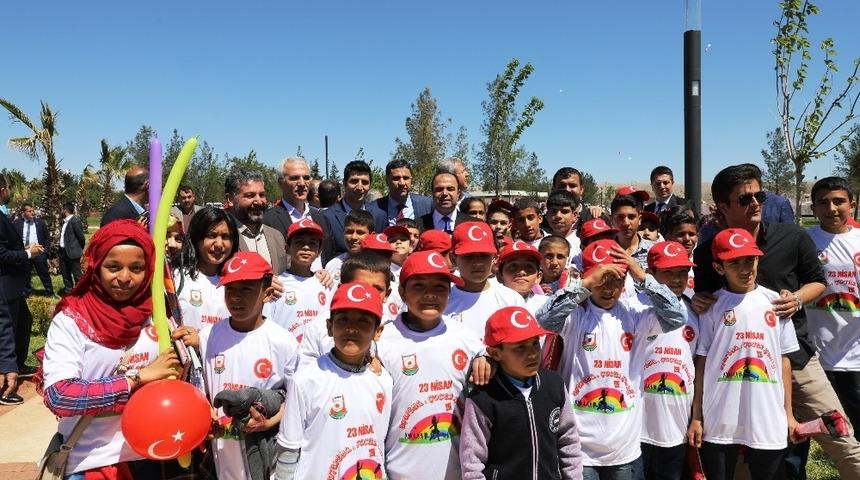 &Ccedil;ift&ccedil;i, d&uuml;nya &ccedil;ocuk g&uuml;n&uuml;n&uuml; kutladı