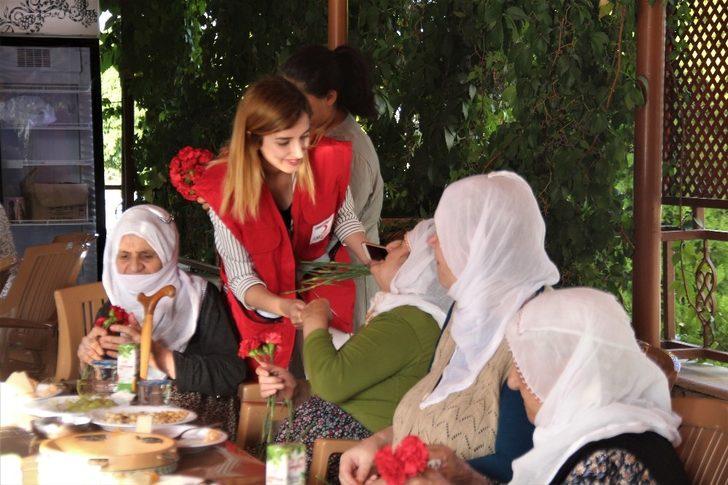 Elazığ’da çocuklar, yaşlılarla bir araya geldi G5