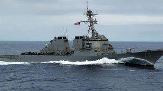 Tehlikeli gerginlik! ABD savaş gemisini engellediler