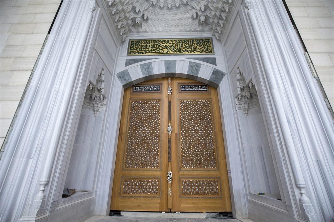 &Ccedil;amlıca Camisi'ne 6 tonluk k&uuml;ndekari kapı! 