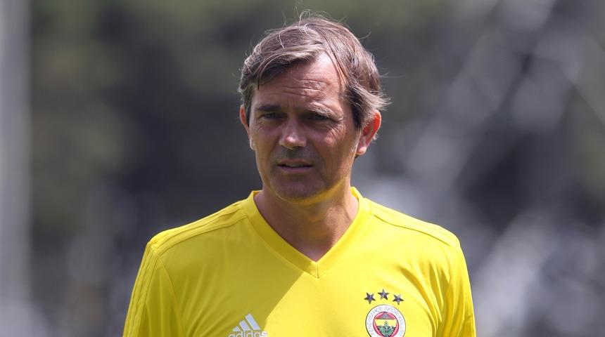 Cocu'dan Fenerbah&ccedil;e y&ouml;netimine: Ben istifa etmem, siz kovun!