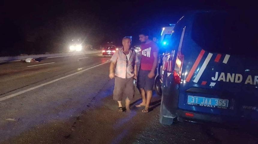 Yolun karşısına geçmek isterken kazada öldü