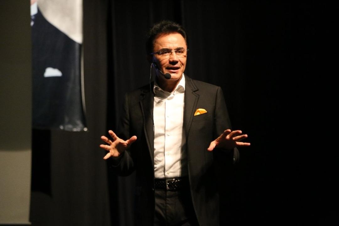 Ender Sara&ccedil;; "Erkekler Pamuk Prenses, kadınlar krali&ccedil;e oldu"