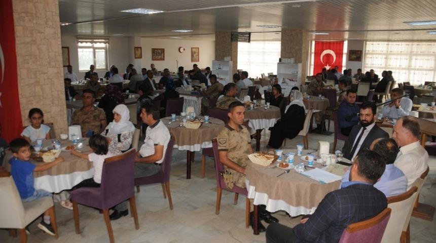 Şehit yüzbaşı ve korucu için mevlit verildi