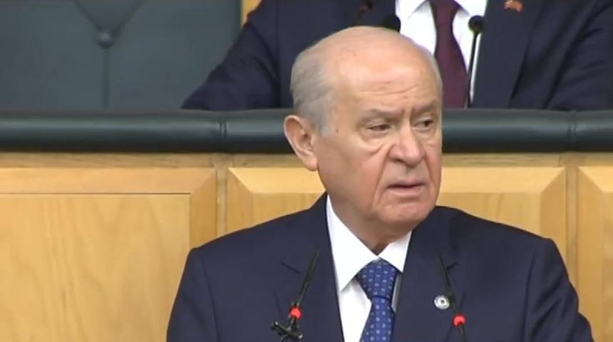 Devlet Bahçeli'nin yüzüne ne oldu? Yanağındaki kızarıklık dikkat çekti