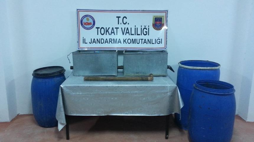 Sahte i&ccedil;ki imalat&ccedil;ısı jandarmaya yakalandı