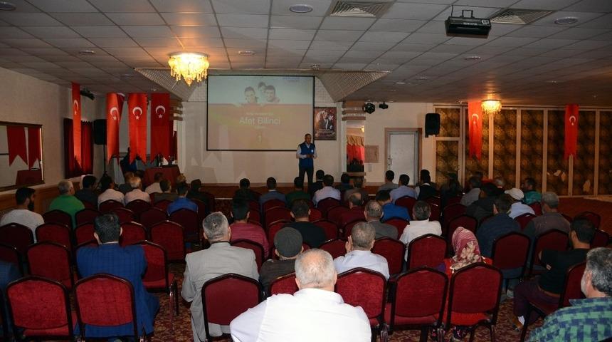 Dinar’da yükümlülere “Afetle Başa Çıkma” konulu semineri