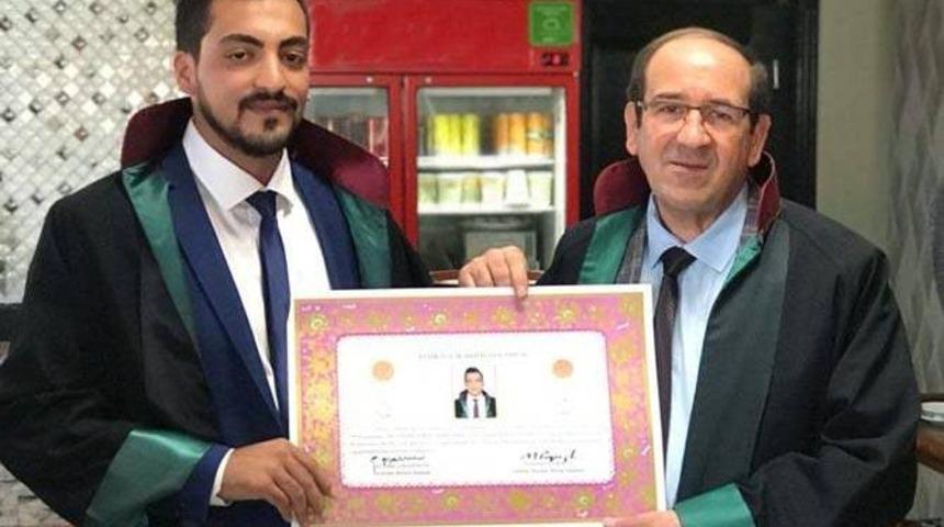 Avukatlık belgesini babasının elinden aldı