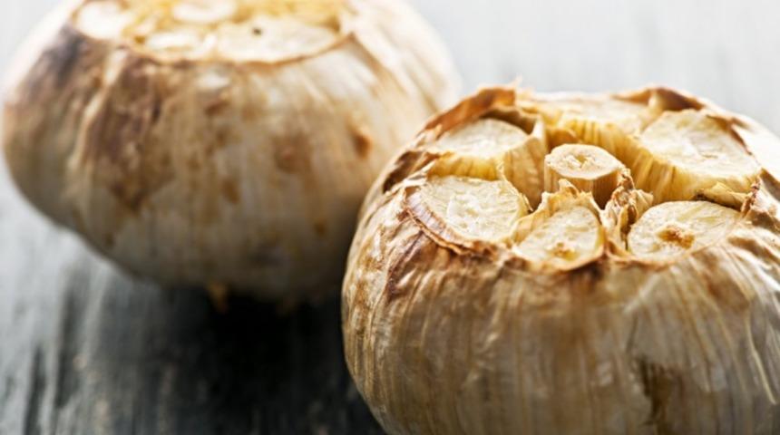 6 Diş Pişmiş Sarımsak Yediğinizde V&uuml;cudunuzda Bakın Neler Oluyor?