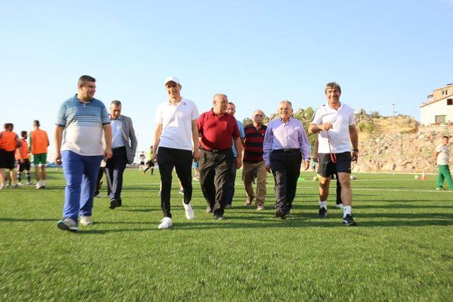 Melikgazi’den Spor Kulüplerine futbol sahası tahsisi