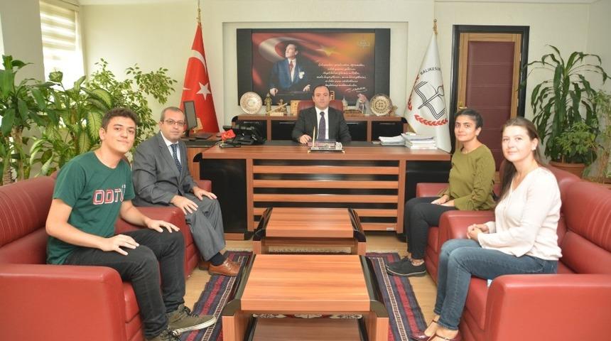 Bilsem &ouml;ğrencileri M&uuml;d&uuml;r Yıldız ile r&ouml;portaj yaptı