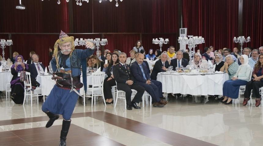 Kütahya’da ’Zeybek Alayı Sahne Sunumu ile Erkek Koleksiyonu Sergisi’