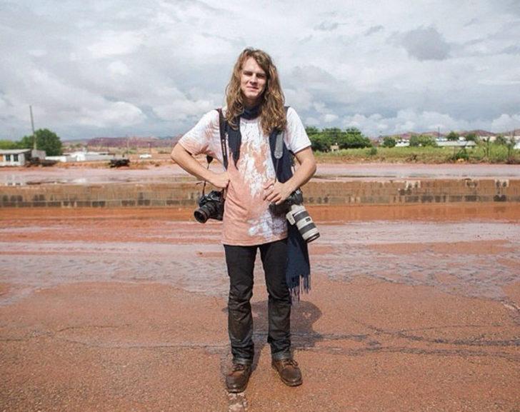 Önce giysilerini çıkardı, sonra fotoğrafladı! G1