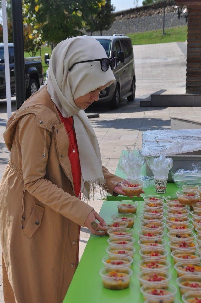 Düzce Üniversitesi’nden aşure ikramı