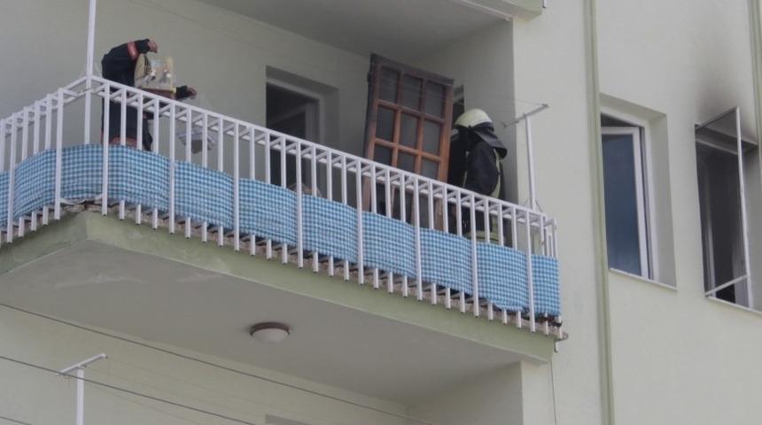 Yangında ilk &ouml;ncelik kafesteki kuşlara