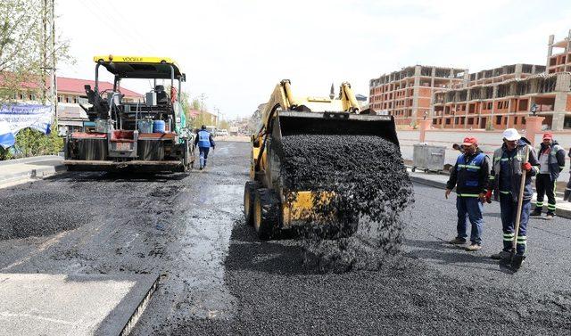 Büyükşehir kent merkezine 4,5 yılda 2 milyon ton asfalt döktü