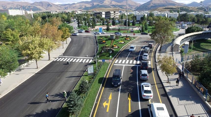 B&uuml;y&uuml;kşehir kent merkezine 4,5 yılda 2 milyon ton asfalt d&ouml;kt&uuml;