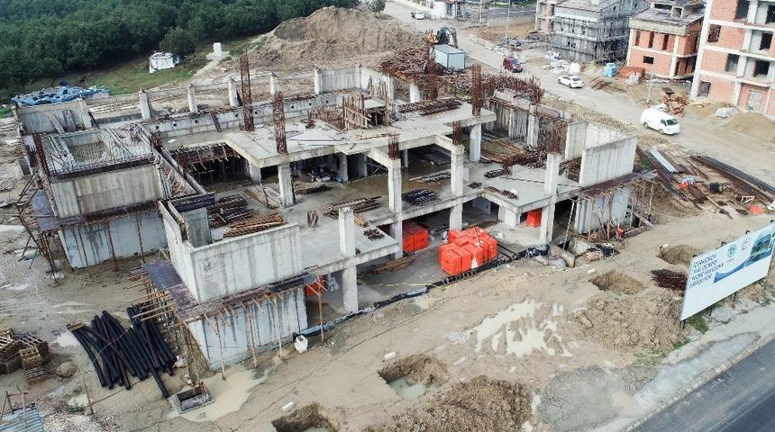 &Ccedil;erkezk&ouml;y yarı olimpik y&uuml;zme havuzu inşaatı devam ediyor
