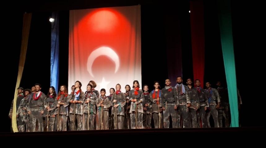 Sui Generis, &rsquo;Cevahir&rsquo; tiyatro oyunu ile sezonu a&ccedil;tı