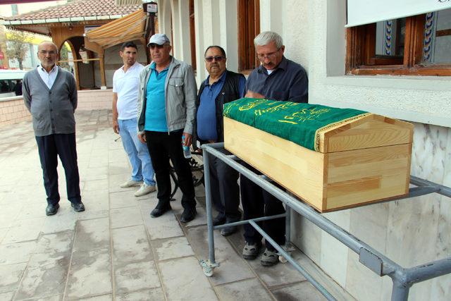 Kayıp Bayram'ın bulunan 3 parça kemiği, toprağa verildi