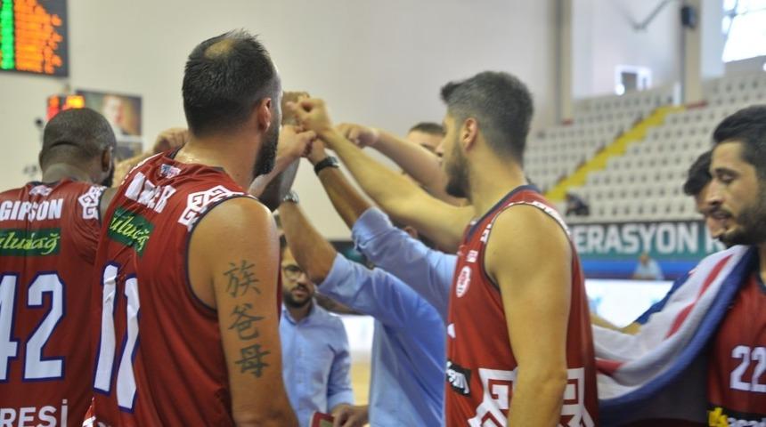 Karesispor hazırlık ma&ccedil;ı i&ccedil;in parkeye &ccedil;ıkıyor