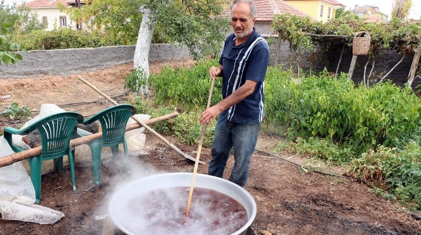 Yenifakılı&rsquo;da pekmez kazanları kaynıyor