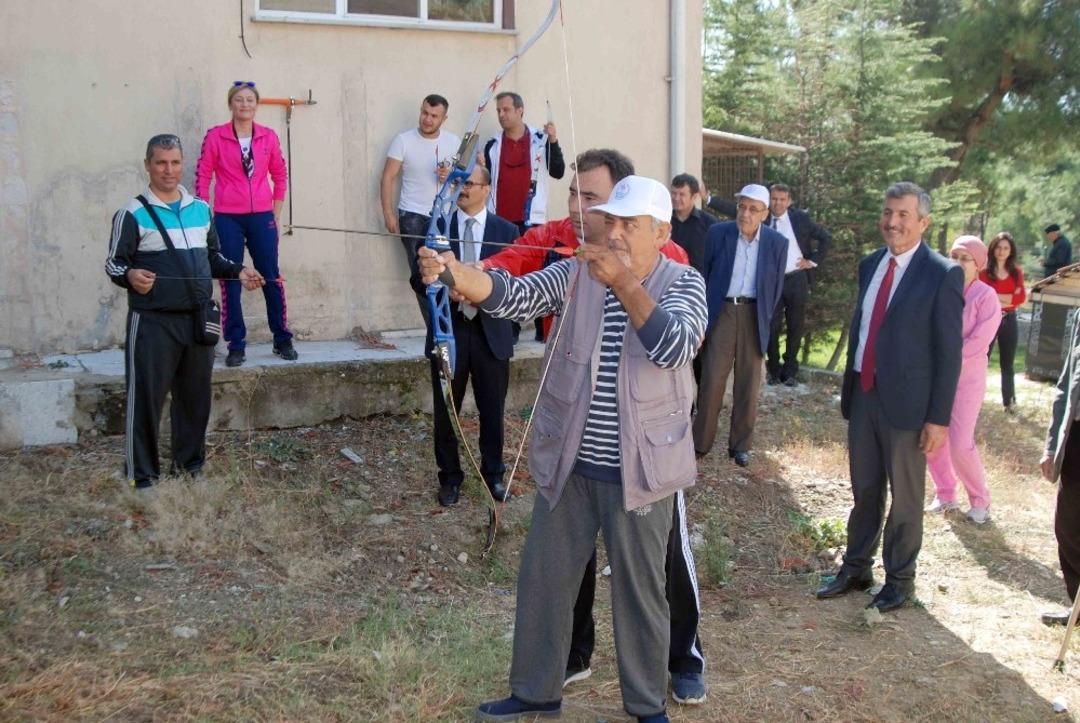 Yaşlılar kıyasıya yarıştı